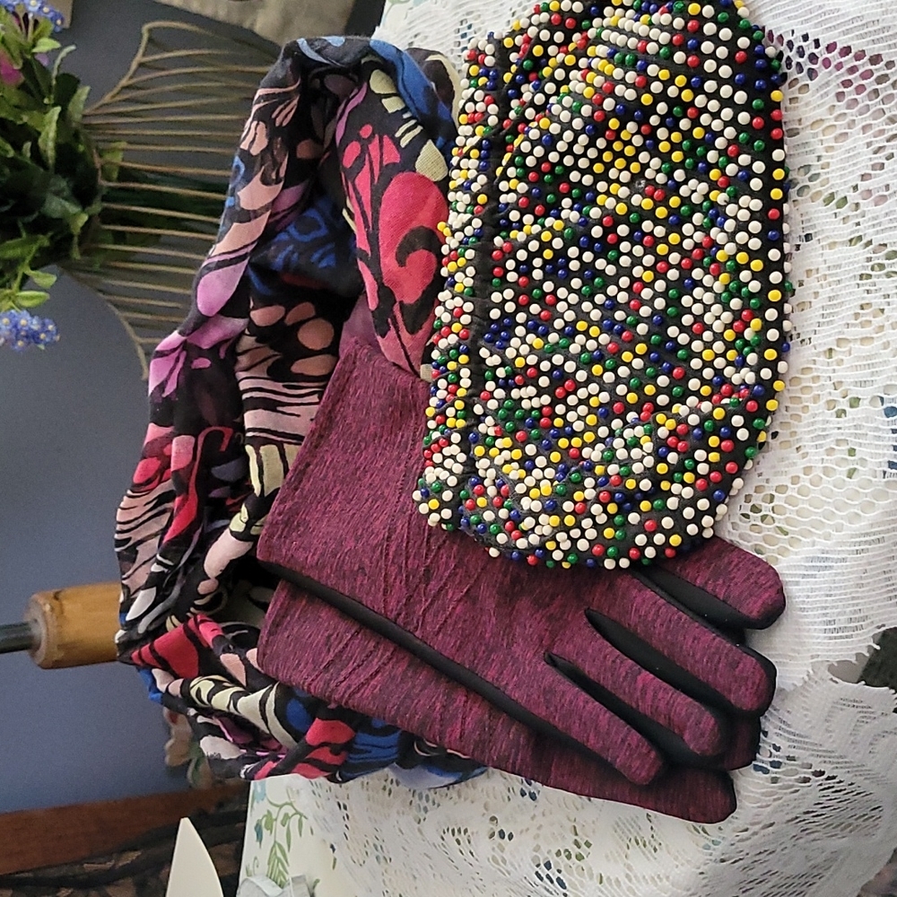 Scarf~gloves~vintage bag